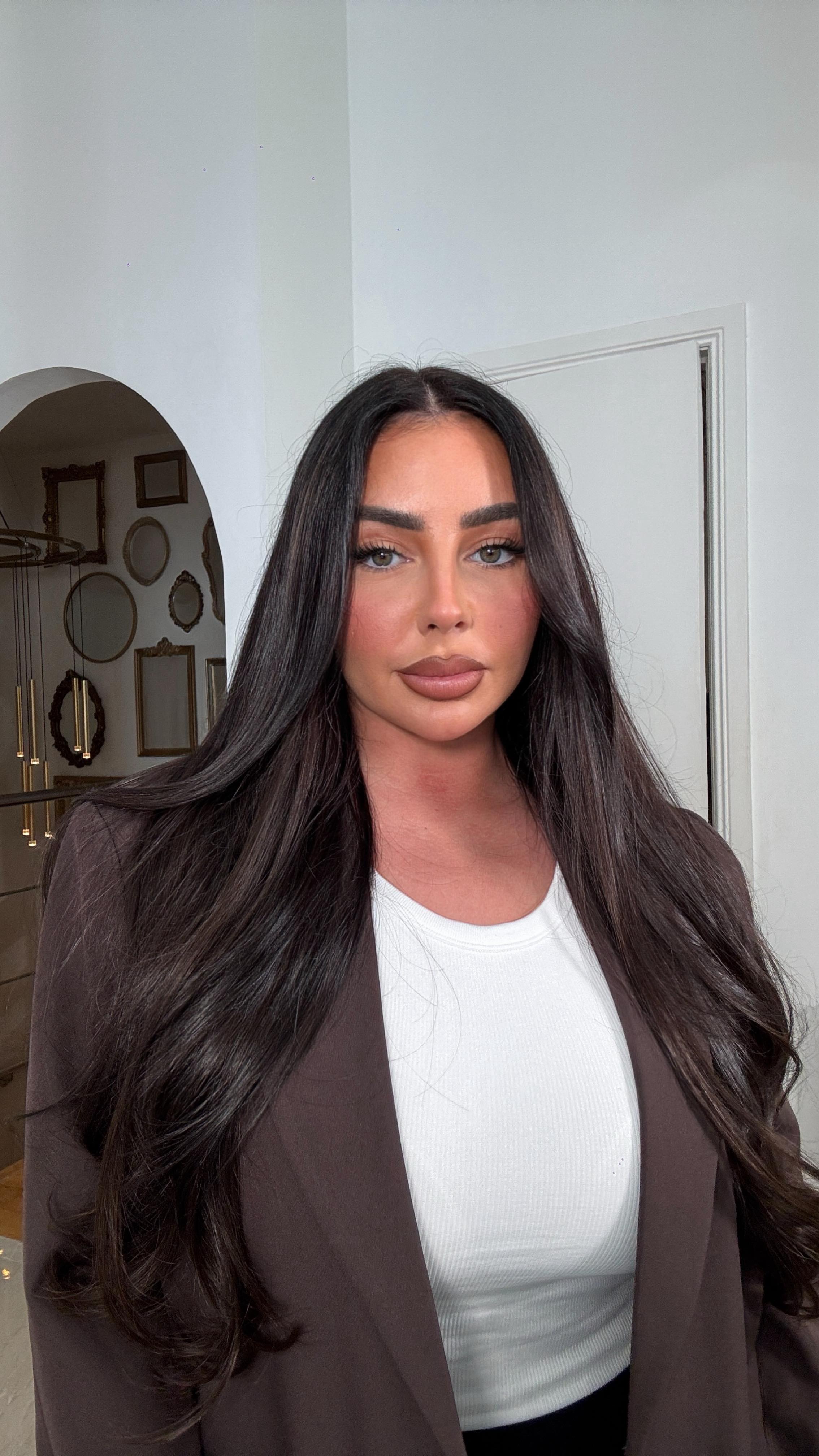 Instagram post by @carlakentx for Cliphair. Caption reads: [...] hair 🍁💇🏻‍♀️🍫 

I’m wearing the 22”....