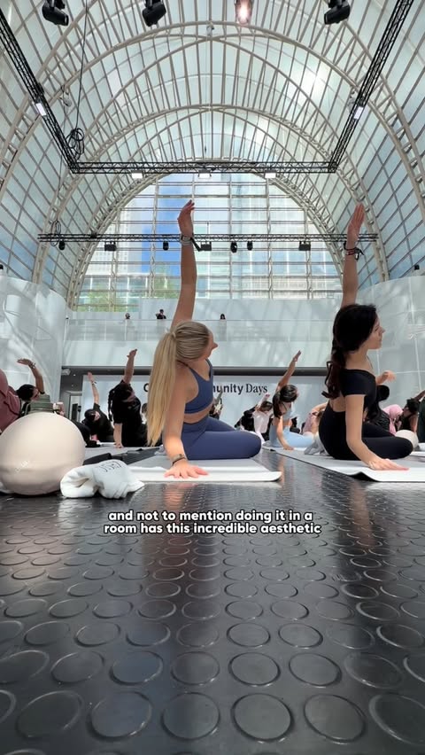 Instagram post by @katpenelopefit for OYSHO. Caption reads: What an incredible day with @oysho....