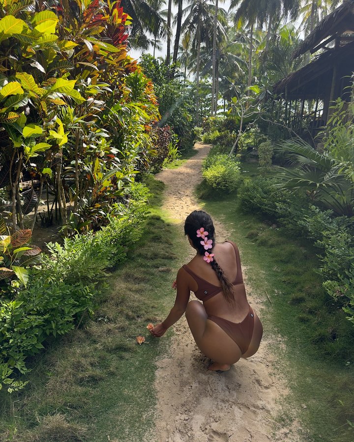 Instagram post by @erynkrouse for JOLYN. Caption reads: just leave me here forever 🥥☀️🤎🏝️.