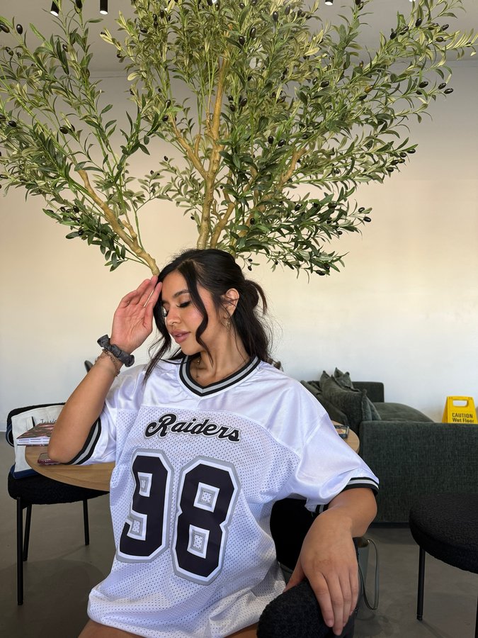 Instagram post by @jessceline_ray for Fansidea. Caption reads: [...] back excited to wear this! Thank you....