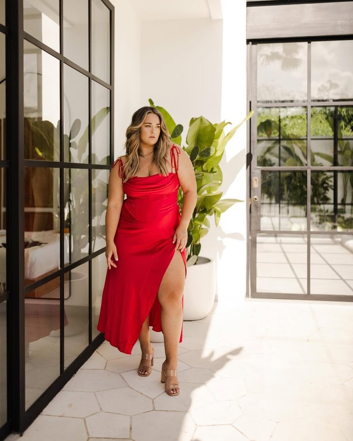 Instagram post by @kate.sommerville for By Amica. Caption reads: [...] I do know, this is a fire fit for NYE.....