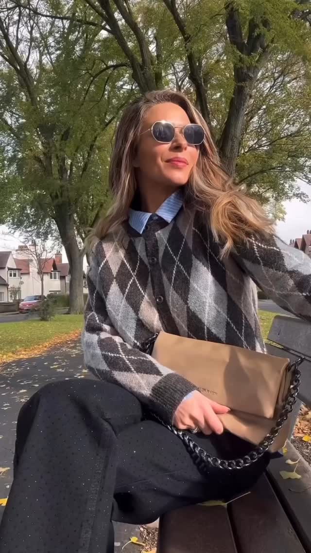 Instagram post by an influencer for Blue Vanilla. Caption reads: [...] sparkly black jeans from....