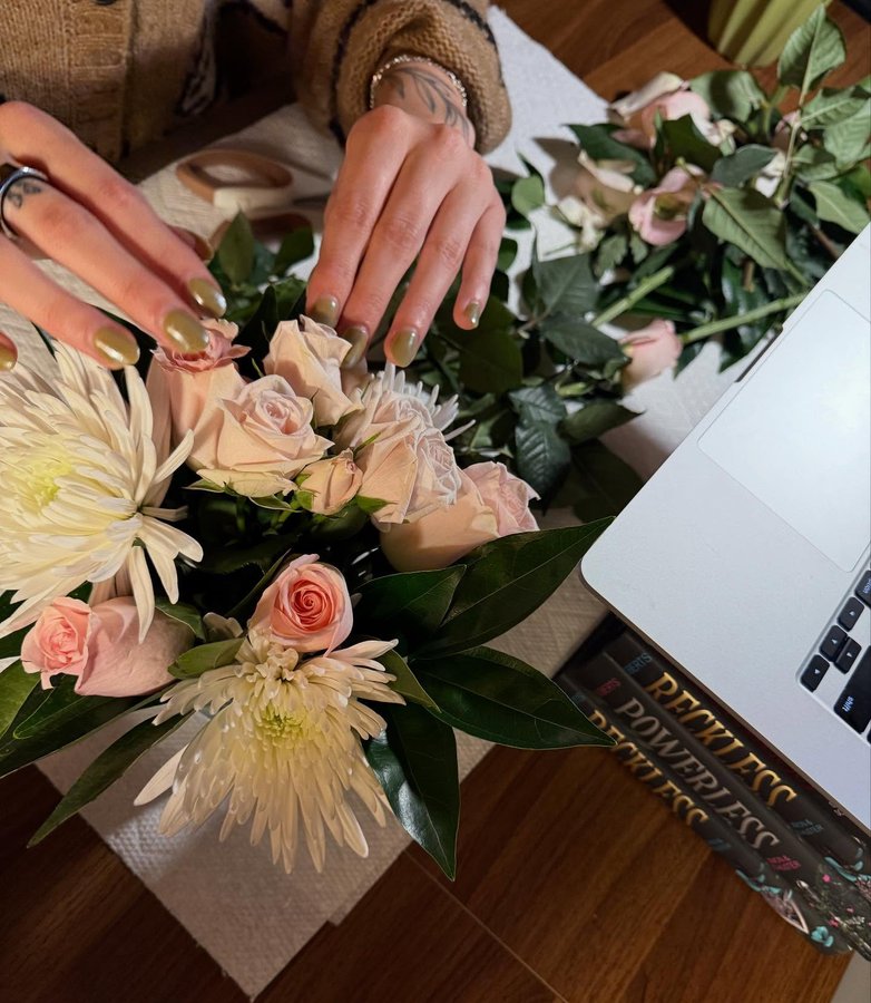 Instagram post by @laurenrobertslibrary for 1800Flowers. Caption reads: I had the most incredible time building this....