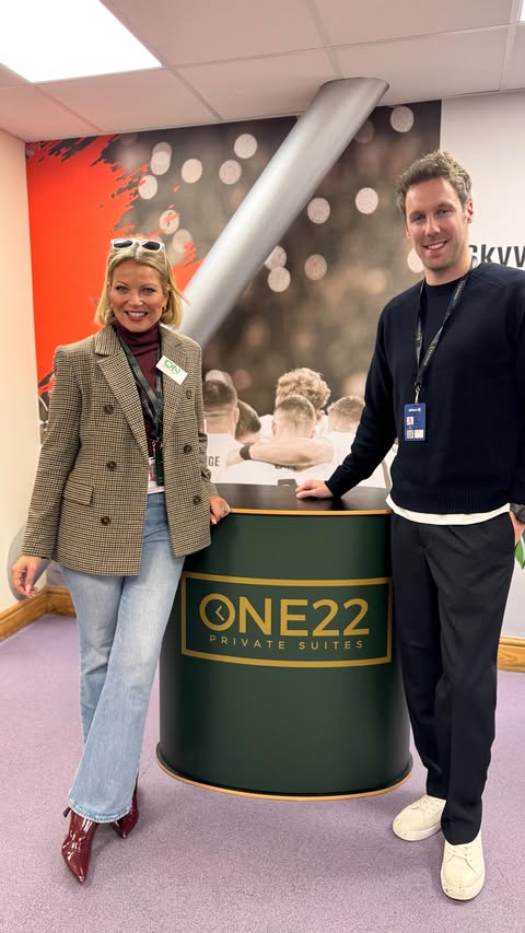 Instagram post by an influencer for Damart UK. Caption reads: [...] Jeans @levis Jacket @damartuk Boots @carvela....