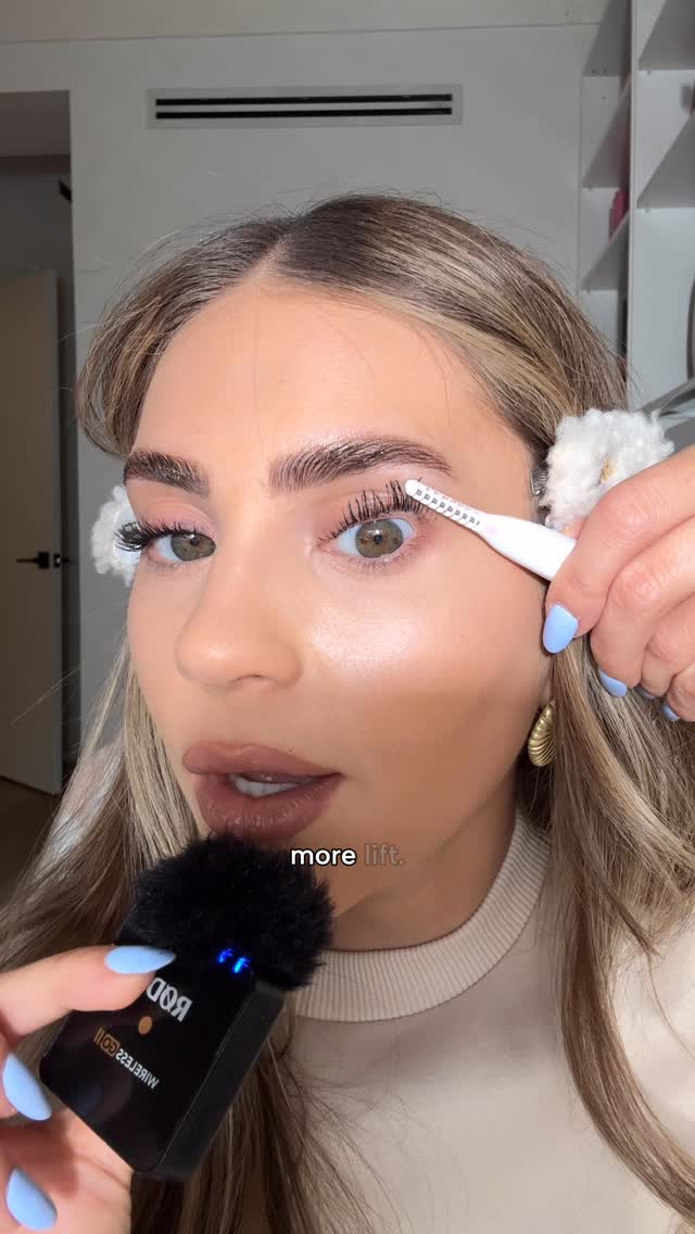 Instagram post by @meliscifcili for RIKI LOVES RIKI. Caption reads: do you see a difference??? Comment “lashes” for a....