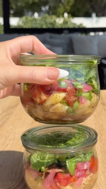 Instagram post by @amandajeanhernandez for Banza. Caption reads: [...] make it meal prep 🥓🍅🥬 Made with @eatbanza....