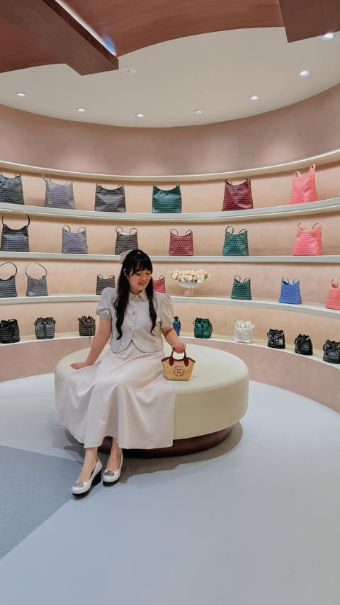 Instagram post by @itsmerry92 for Christy Ng. Caption reads: Pas liat koleksi @christyng.id langsung di store....