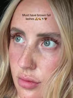 TikTok post by @le_moons for Maxcomfi. Caption reads: [...] lashes are ITTTTTT My favs are the @Maxcomfi....