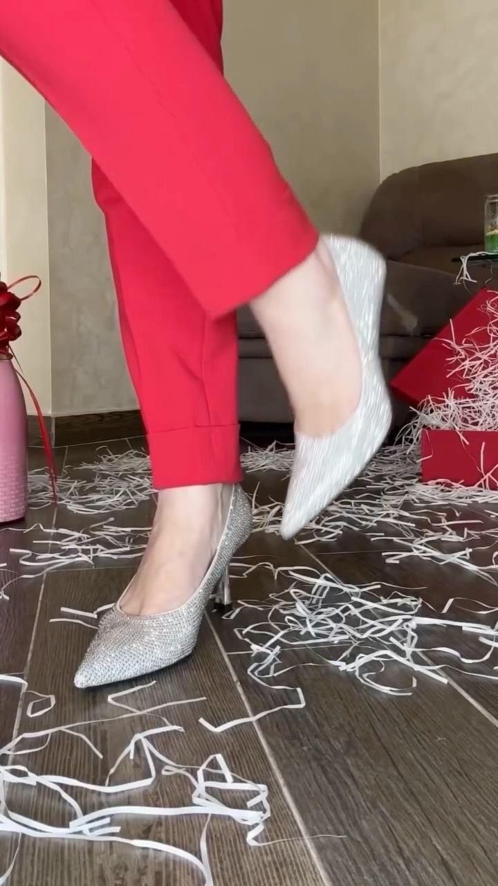 Instagram post by @mireladumitrescu1 for Cosyisland. Caption reads: 🎁🖤 𝐁𝐥𝐚𝐜𝐤 𝐅𝐫𝐢𝐝𝐚𝐲 is coming!!!

With....