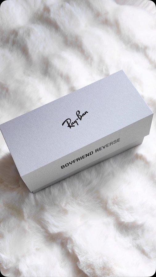 Instagram post by @itssomiamii for SmartBuyGlasses. Caption reads: Check out  @smartbuyglasses where style and....