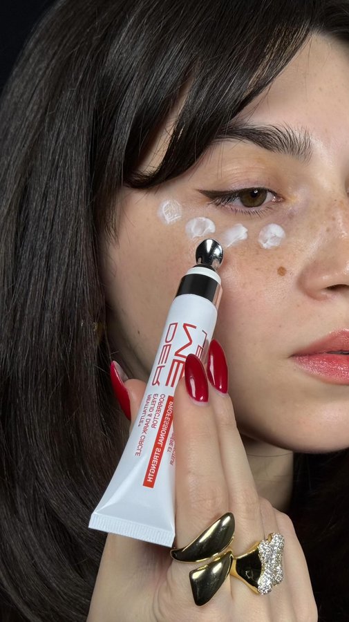 Instagram post by @_nazijavakhishvili_ for Dermelect. Caption reads: Very good product♥️⭐️🙎🏻‍♀️🔗 @dermelect #collab....