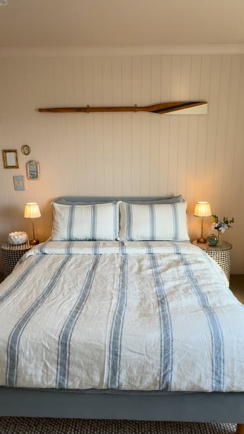 Instagram post by @house.vs.sarah for Koala. Caption reads: [...] this bedroom with @porterspaints and @koala....