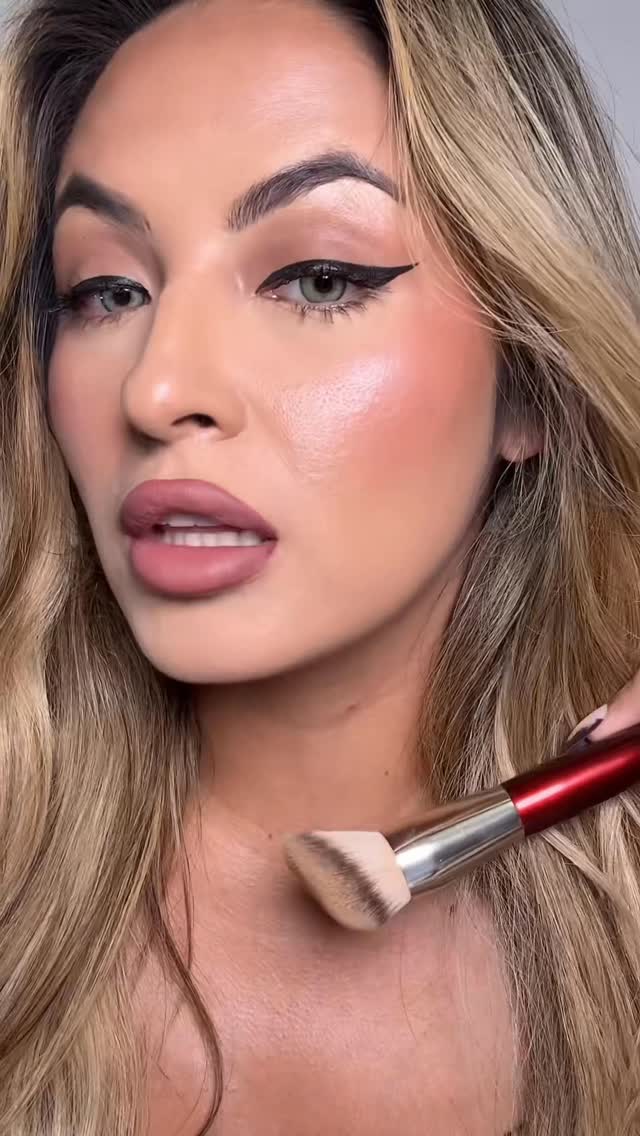 Instagram post by @makeupby_analiza for BK Beauty. Caption reads: This brush and my beauty blender era. 

I have it....