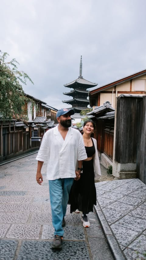Instagram post by @wanderlust_himani for Headout. Caption reads: Comment “JAPAN” to get ₹1000 in your Headout....