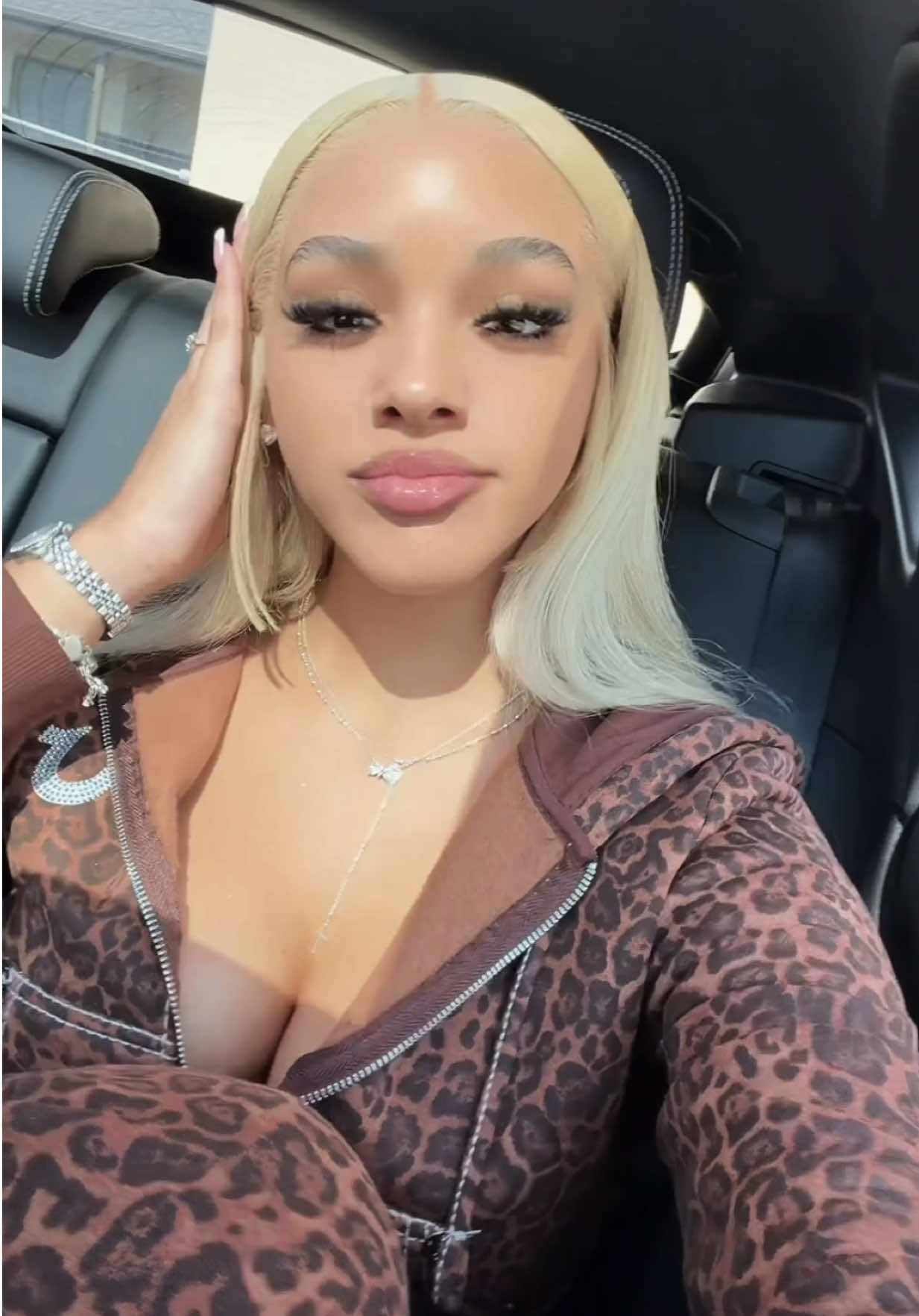 TikTok post by @parisaryannaa for Tunefulhair. Caption reads: @Tuneful Hair 💗🫧🫧😇🫶🏻🫶🏻💕.