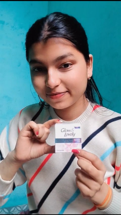 Instagram post by @iamlovelytolove for Smytten. Caption reads: #GlowUpChallenge Product: Glass Bright Ultralight....