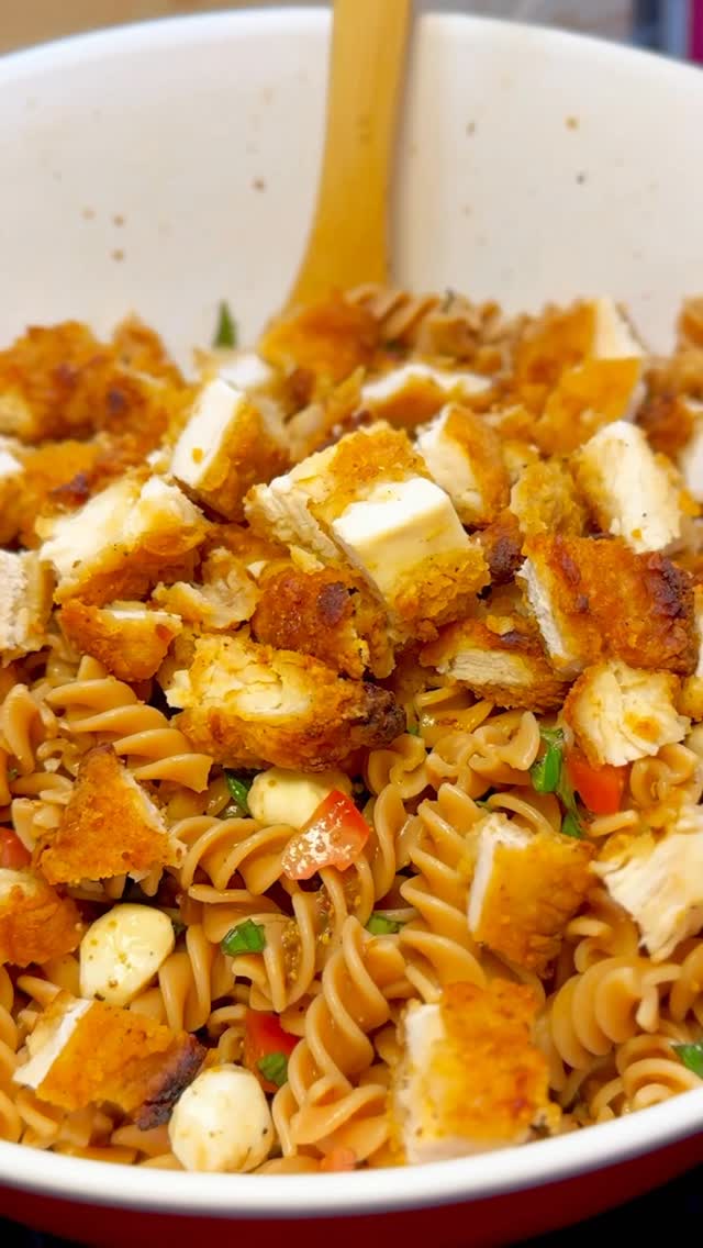 Instagram post by @hoangviton for Real Good Foods. Caption reads: 🥗🍝 This one-bowl Chicken Parm Pasta Salad is....