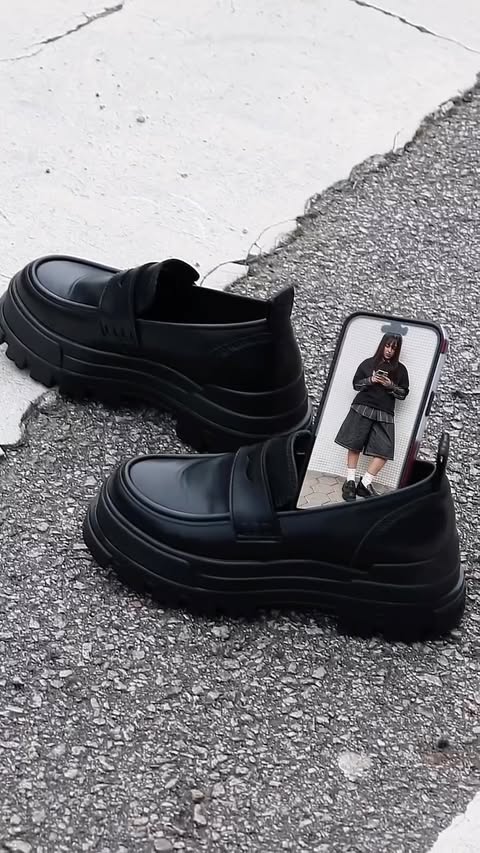 Instagram post by @valenn.delvalle for Buffalo. Caption reads: [...] ways to style these loafers from....