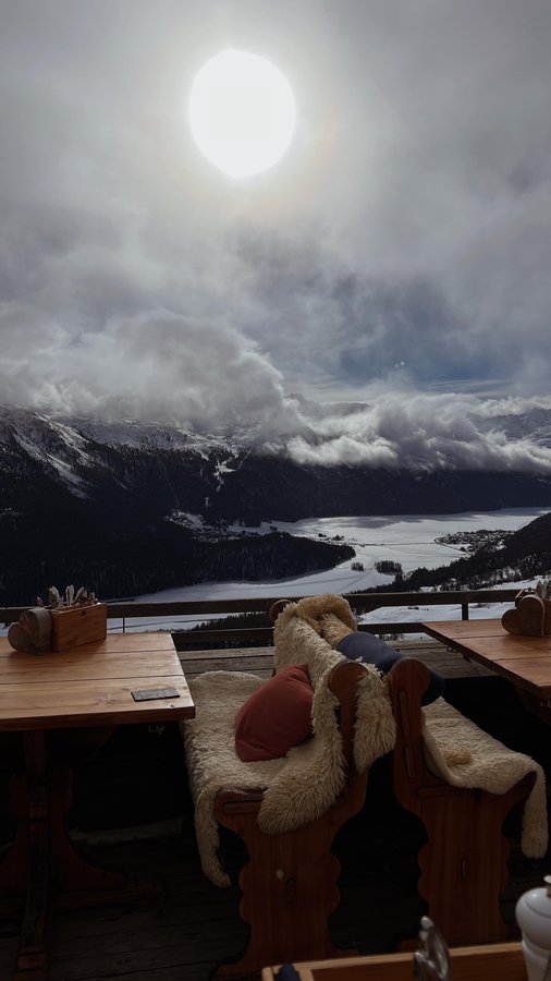 Instagram post by @ellabekind for SASSYCLASSY. Caption reads: [...] H&M
Cardigan: @sassyclassy - you get 20% off....