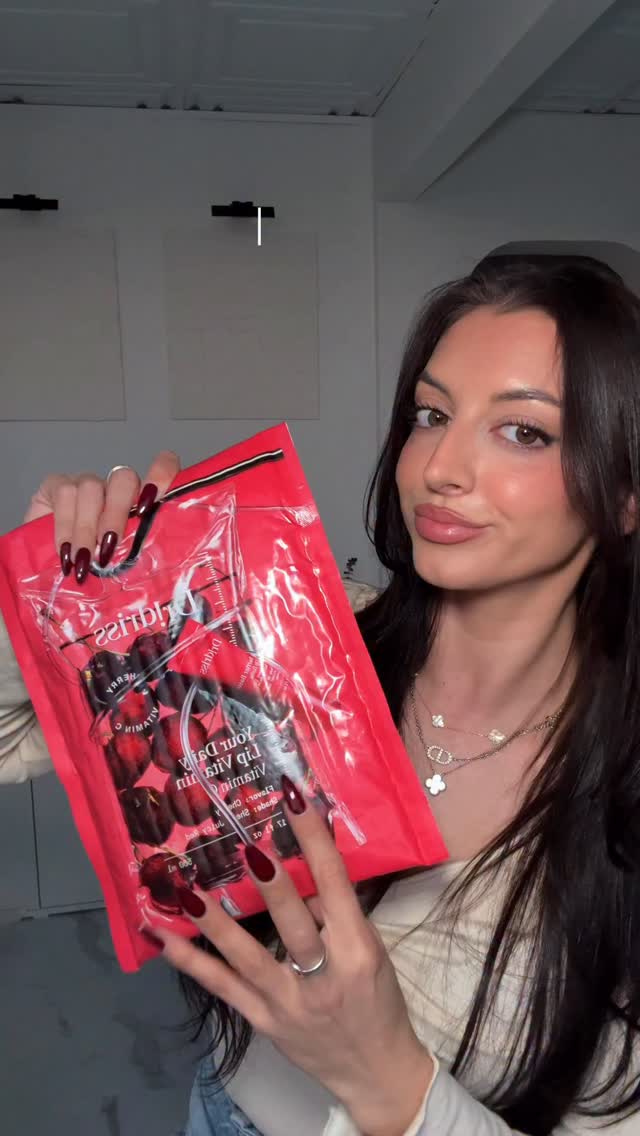 Instagram post by @jennalnrd for Dr Idriss. Caption reads: [...] #liptint #lipbalm #lipgloss #makeup....