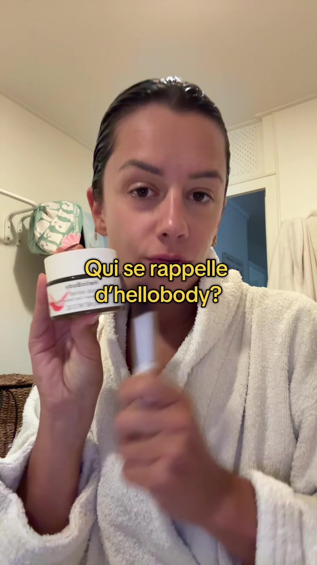 TikTok post by @chloe.lemn for HelloBody. Caption reads: Ça existe toujours @HelloBody ?.