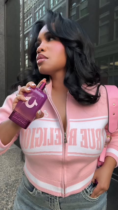 Instagram post by @curlyhairedchik for True Religion. Caption reads: [...] confidence boost from @truereligion ‘Always....
