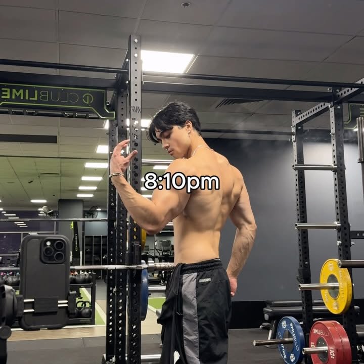 Instagram post by @brendanwongfit for My Muscle Chef. Caption reads: 9-5 destroying me, @mymusclechef keeping me afloat....