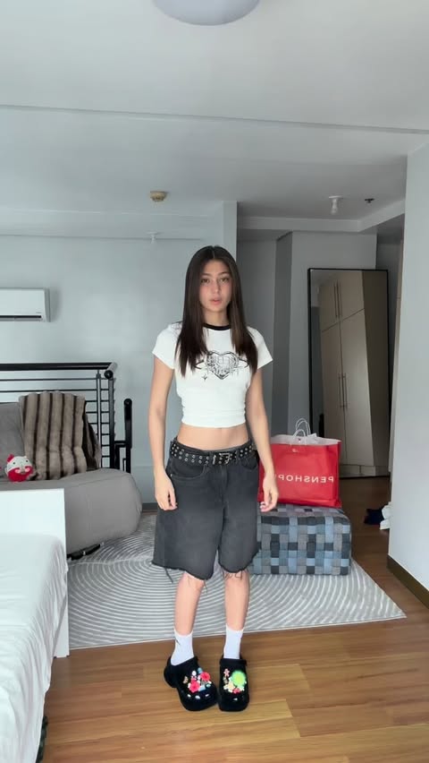 Instagram post by @charlie.flmn for Penshoppe. Caption reads: the holiday fits ! ✨ @penshoppe.