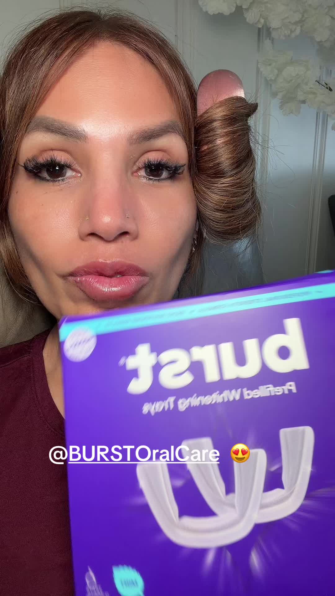 TikTok post by @paomcaleer for Burst Oral Care. Caption reads: [...] #dientesblancos #whiteteeth @BURST Oral Care....