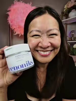 TikTok post by @recosirl for Skin Seoul. Caption reads: [...] #keenoniks #camocleansingpad #skinseoul....