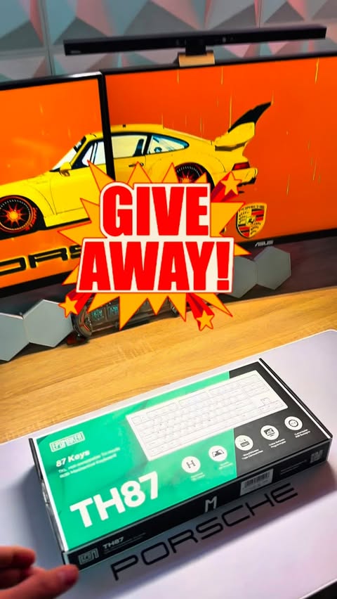 Instagram post by @n1sajad for Epomaker. Caption reads: 🎉 GIVEAWAY TIME | وقت المسابقة 🎉 ⌨️ EPOMAKER....