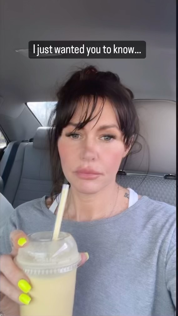 Instagram post by @we_are_kings_and_queens for HuffPost. Caption reads: Heavy weights only for this girl.💪🏽 ATTENTION:....