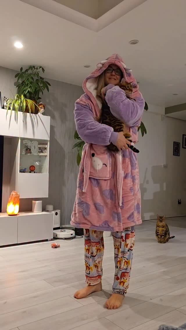 Instagram post by @kingphoenix_queenaurora for Squishmallows. Caption reads: Who did it better 🤣🤣🤣🤣

@the_oodie....