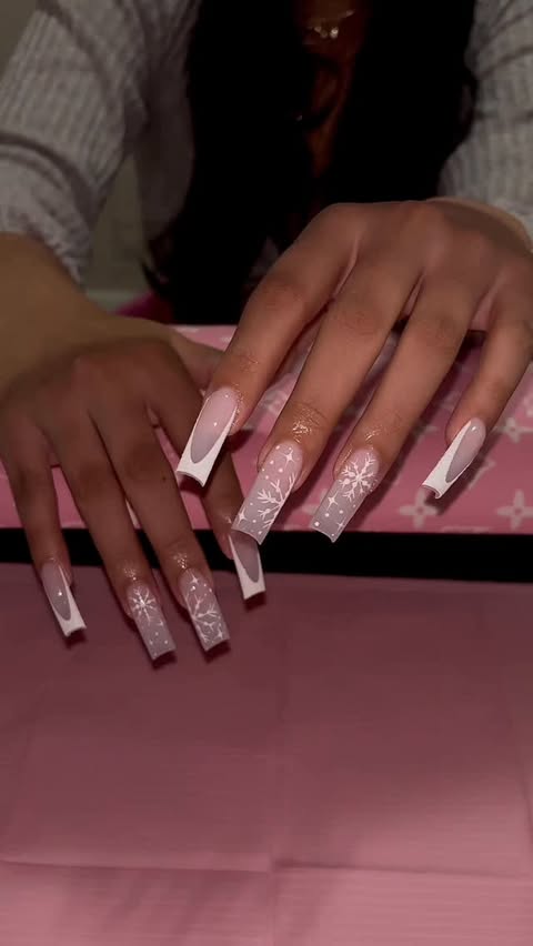 Instagram post by @nailsbyjelanni for VBeautyPure. Caption reads: Do a new set with me using all @vbeautypure....