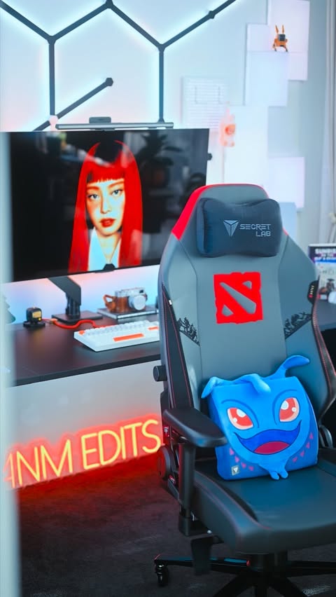 Instagram post by @danm.edits for Secretlab. Caption reads: [...] is my new desk setup, powered by @secretlab....