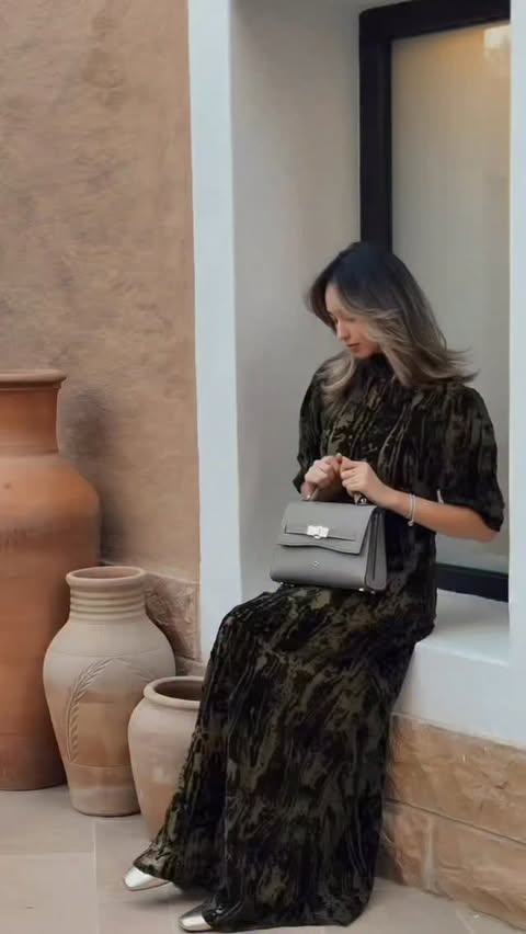 Instagram post by @ruba.tursun for Etienne Aigner AG. Caption reads: Nothing like the elegance of a new bag in....
