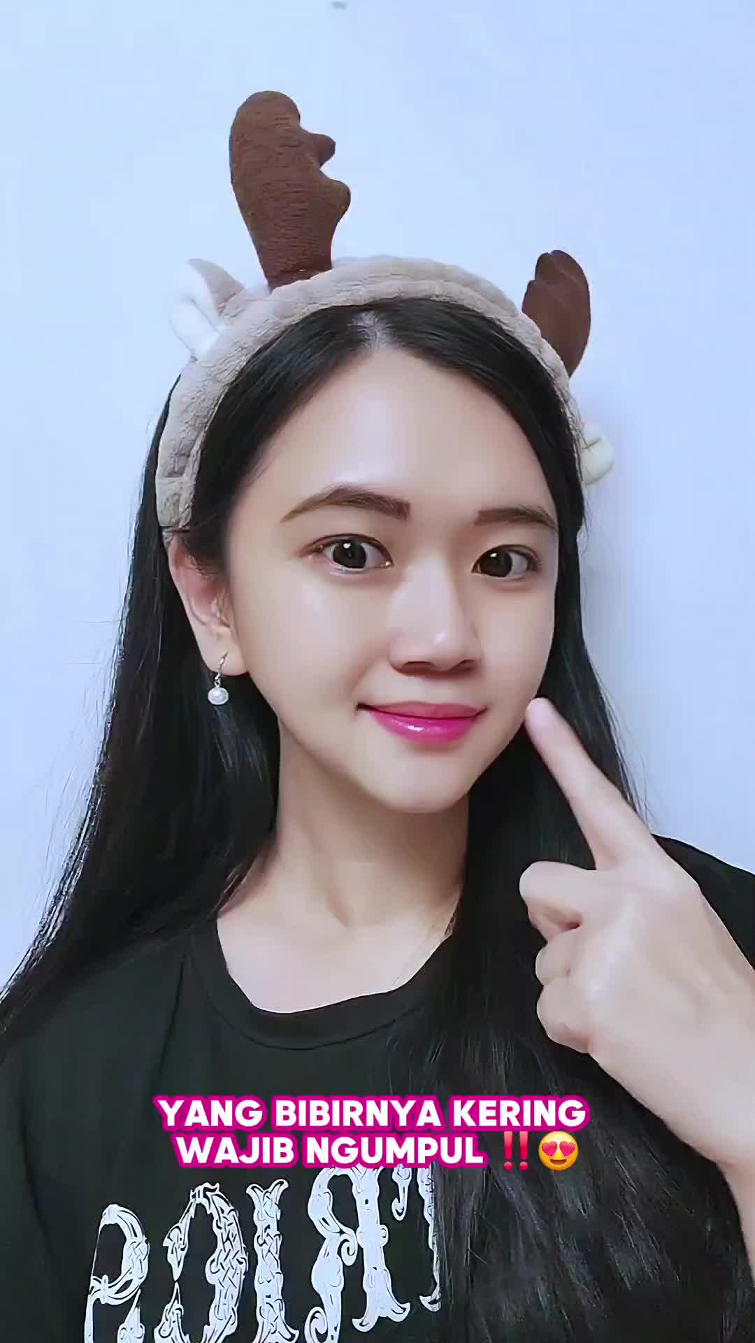 TikTok post by @dea_karina03 for Newlab. Caption reads: [...] kering & pecah-pecah buruan nguumpul‼️....