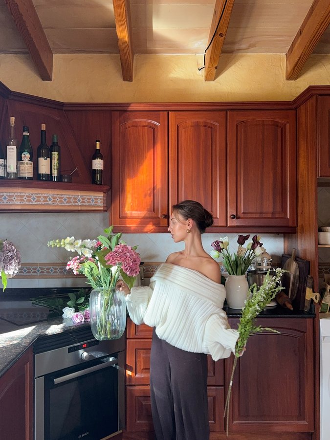 Instagram post by @marci for Botané. Caption reads: [...] flowers for no reason are always a 10/10....