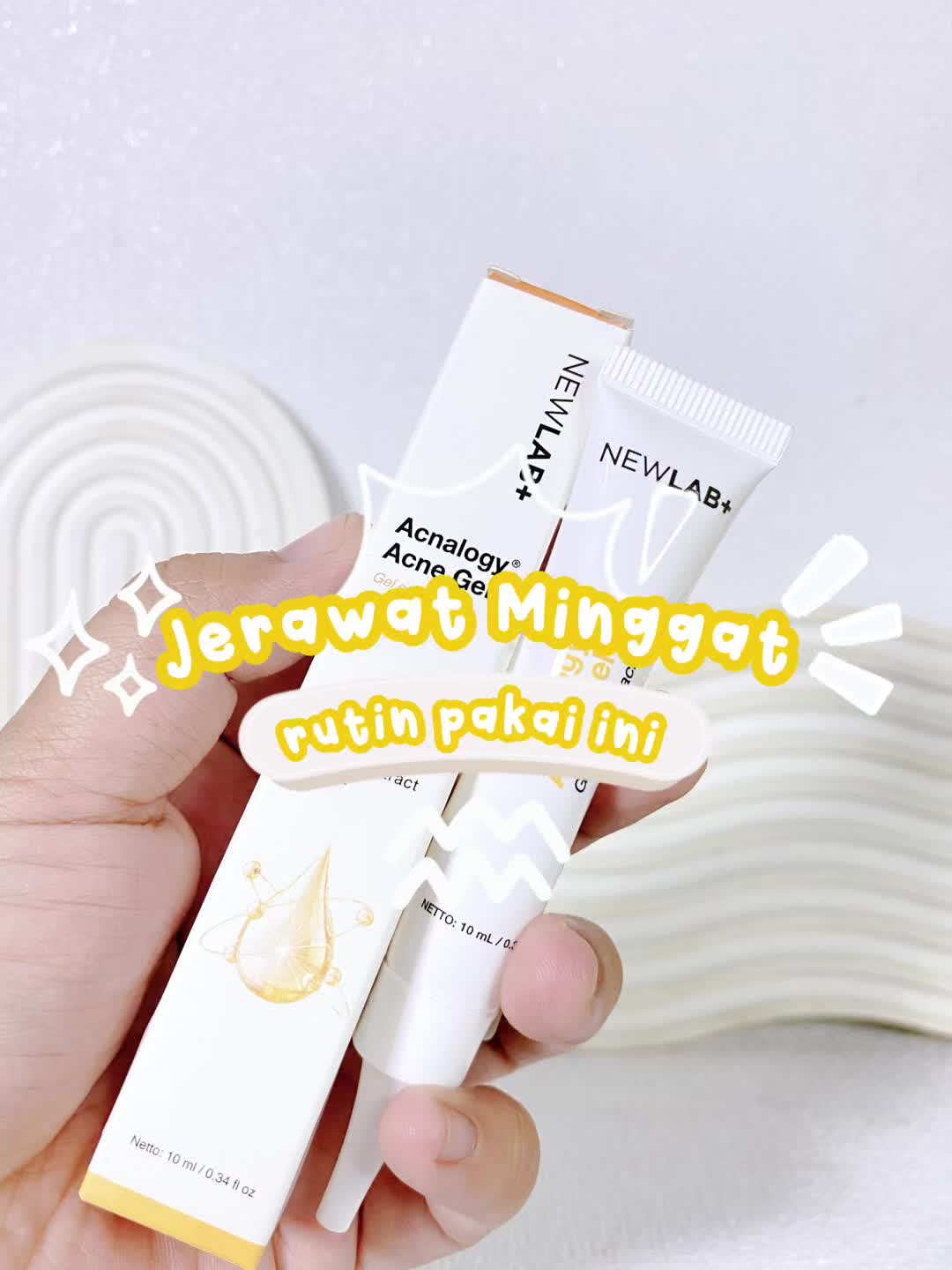 TikTok post by @laarass15 for Newlab. Caption reads: [...] nemuin best combo buat acne skin nih🫣....