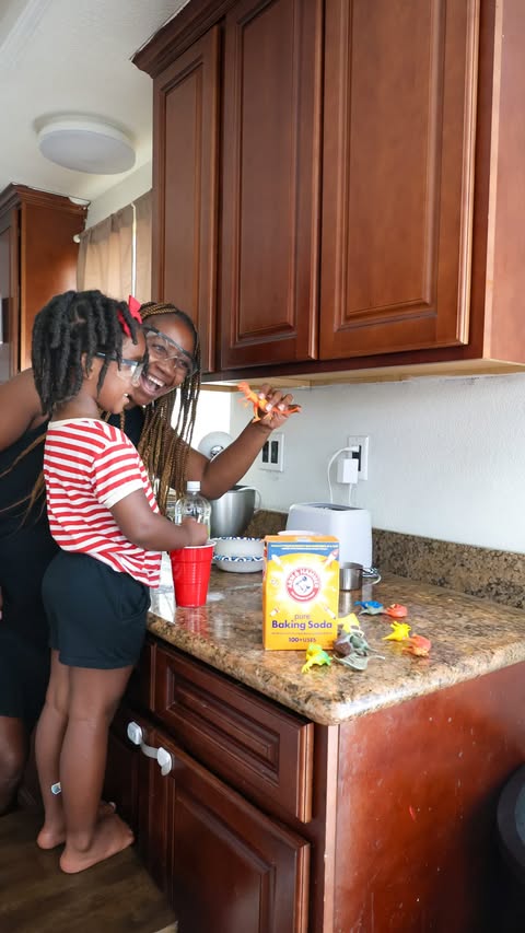 Instagram post by @missporsha for Arm & Hammer. Caption reads: [...] a hands-on science experiment using ARM &....