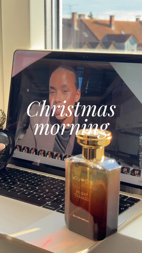 Instagram post by an influencer for Lou de Pre. Caption reads: [...] on Christmas morning with @loudepregermany....