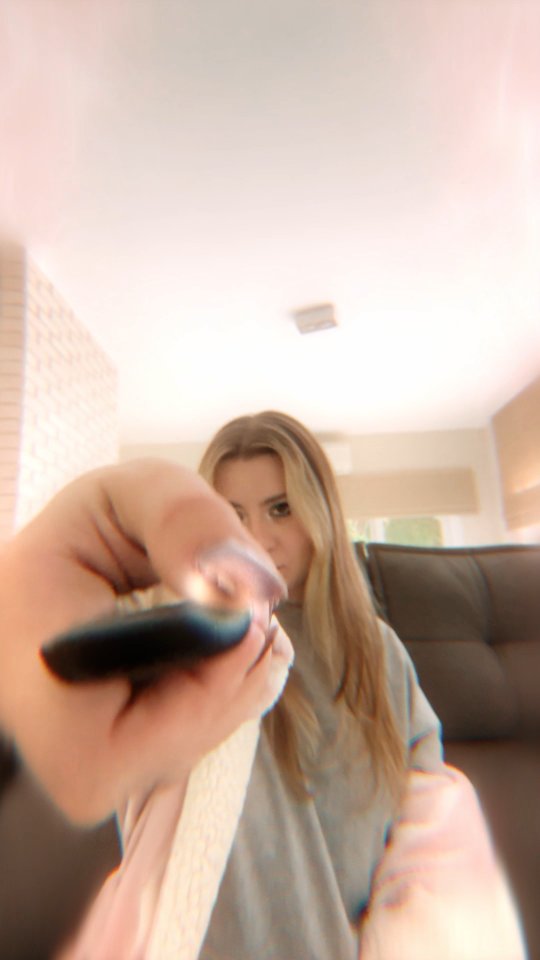 Instagram post by @voltan for Snickers. Caption reads: Só queria assistir um filminho sabe....lkkkkkkk....