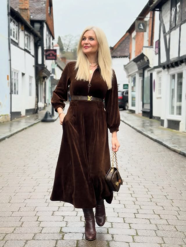 Instagram post by an influencer for Bridie and Bert. Caption reads: [...] warmest velvet dress from @bridieandbert 🤎....