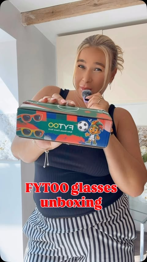 Instagram post by @amywhitfield_official for Fytoo. Caption reads: [...] choose? Let me know in the comments! 👇✨....