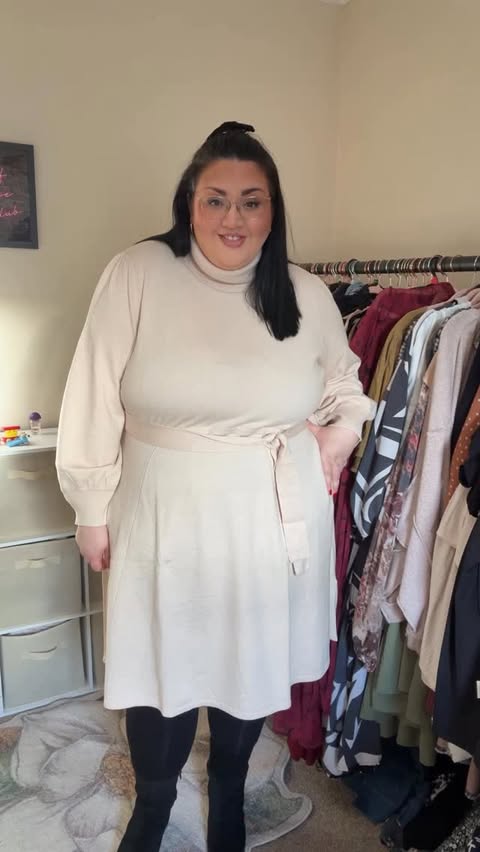 Instagram post by @bobalongwithkirsty for Ulla Popken. Caption reads: Finally… plus sized clothes that fit really well &....