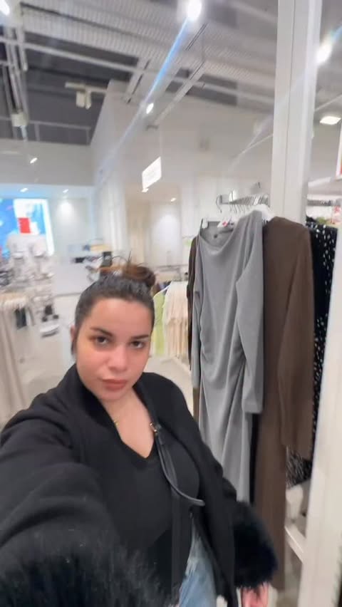 Instagram post by @ghofranekada for Sendwave. Caption reads: @sendwaveafrique Code promo : Kada10.