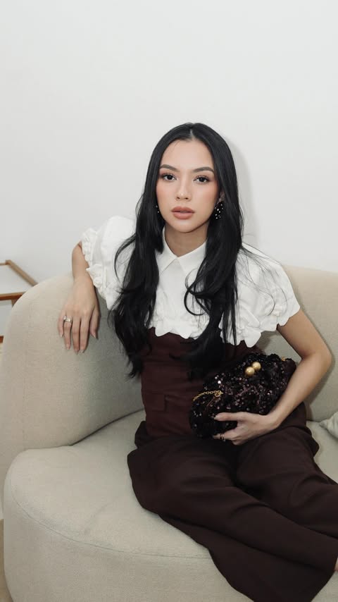 Instagram post by @nazlaalifa for Magnum Ice Cream. Caption reads: There’s something about the end of the year that....