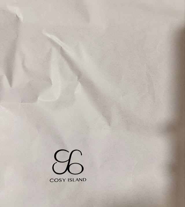 Instagram post by @gioanaaa for Cosyisland. Caption reads: [...] belle e pronte a seguirti....