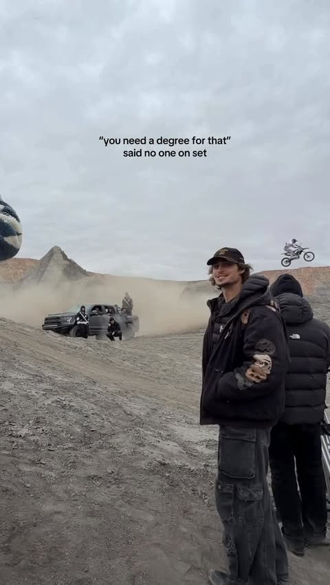 Instagram post by @drewxcronin for Huge Supplements. Caption reads: [...] ⛓️‍💥 in bio 

code dxc @youngla....