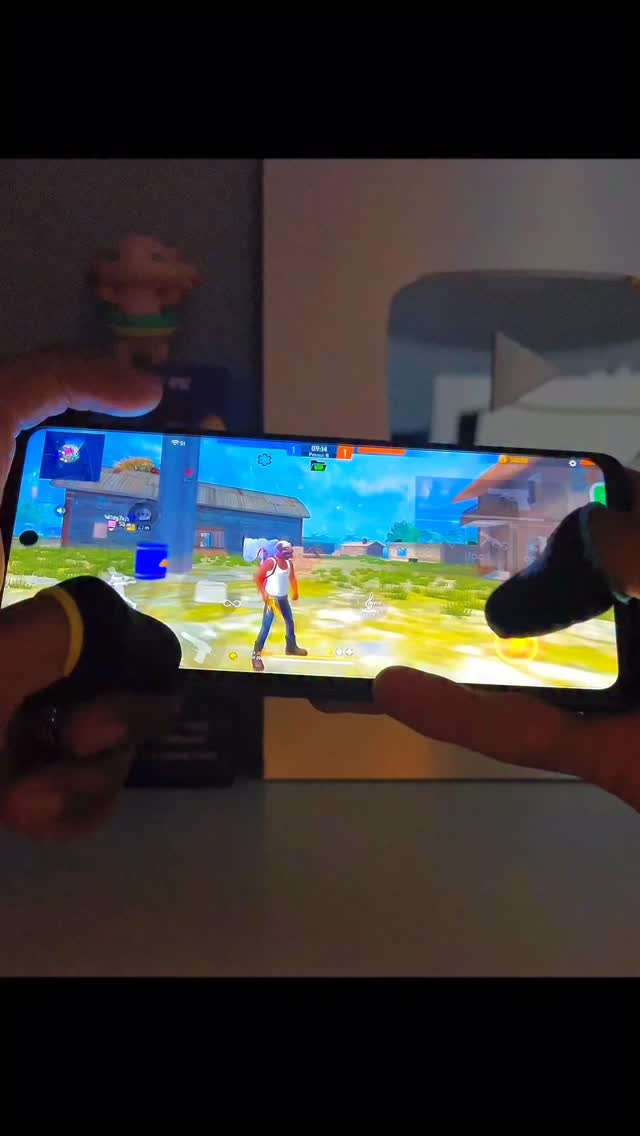 Instagram post by @novin07_oficial for Tecnomobile. Caption reads: Handcam Tecno Pova 7 ☠️ @tecnoai_br #freefire....